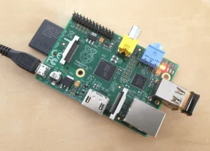 Abb. 1: Raspberry Pi mit WLAN-Modul in Aktion.